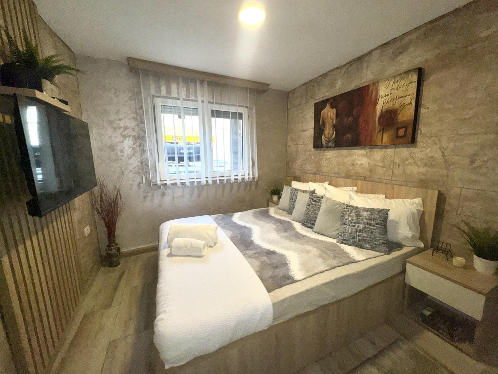 Entire Place In Zemun Apartment *